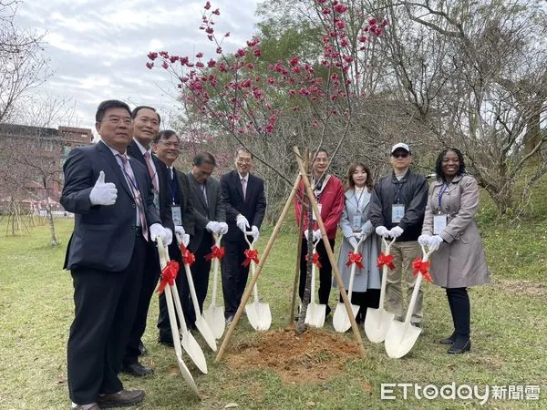 ▲暨大與51所高中簽訂櫻花聯盟，共同推動高教與地方發展。（圖／國立暨南國際大學提供，下同）