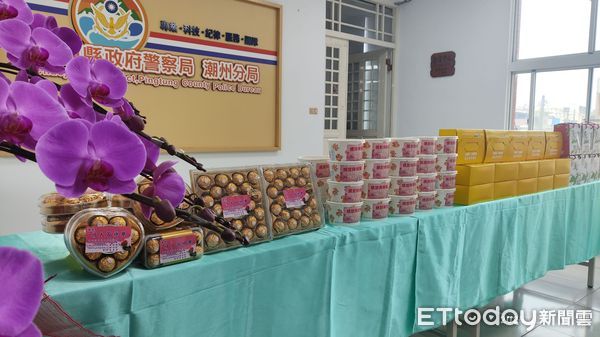 ▲潮州警友辦事處主任李慧華偕同幹部及顧問團隊慰問潮州警             。（圖／記者陳崑福翻攝）