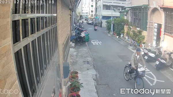 ▲▼高雄碎屍魔騎腳踏車經過，正面照曝光。（圖／記者陳宏瑞翻攝）