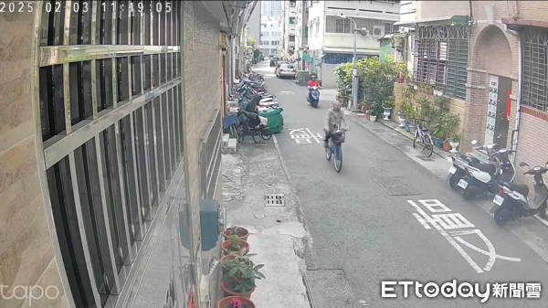 ▲▼高雄碎屍魔騎腳踏車經過，正面照曝光。（圖／記者陳宏瑞翻攝）