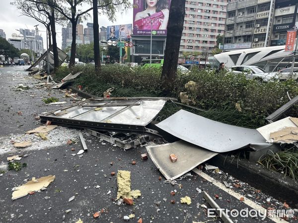 ▲▼台中新光三越氣爆現場。（圖／記者許權毅攝）