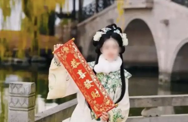 ▲▼陸女留學生在美遇害！不明男子被目擊「爬出窗戶」。（圖／翻攝新京報）