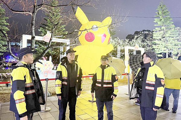 ▲桃園燈會期間，桃園警分局派出大量員警在園區維護安全。（圖／桃園警分局提供）