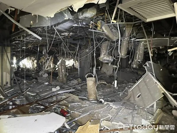 ▲▼台中新光三越氣爆，內部慘況曝光。（圖／記者許權毅翻攝）