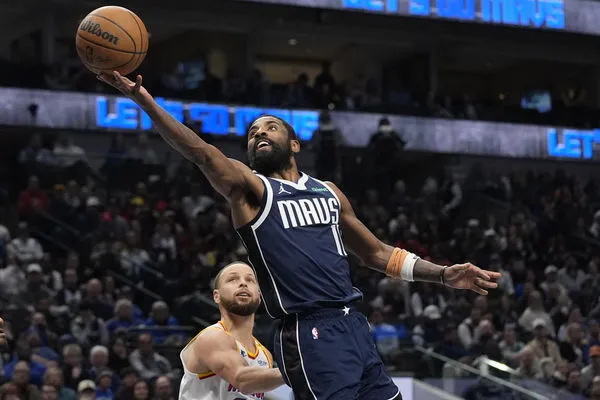 ▲獨行俠厄文、勇士柯瑞。（圖／達志影像／美聯社）