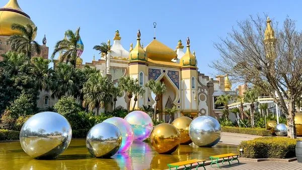 ▲2025六福村金色嘉年華炫彩泡泡球池。（圖／六福村提供）