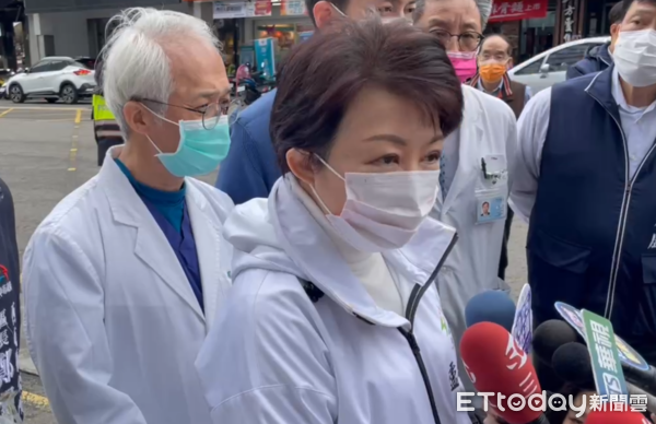 ▲▼             台中市長盧秀燕前往澄清醫院探視傷者。（圖／記者許權毅攝）