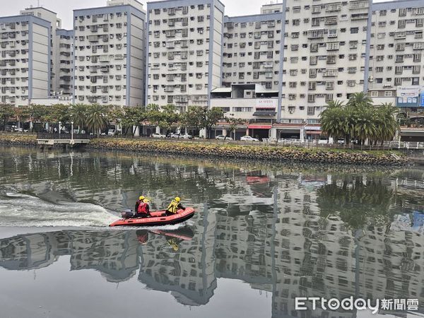 ▲▼ 快訊／高雄港再打撈到2屍塊！疑皮膚、人體組織　緊急送往鑑定。（圖／記者賴文萱翻攝）