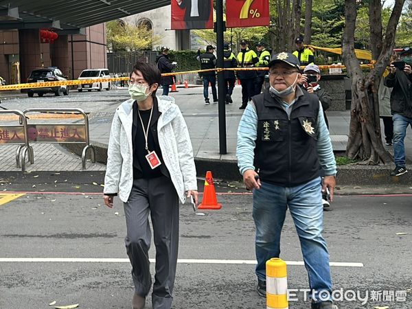 ▲▼             台中新光三越氣爆，台中地檢署鄭葆琳主任檢察官、都發局、土木技師公會、結構技師公會都到場。（圖／記者許權毅攝）