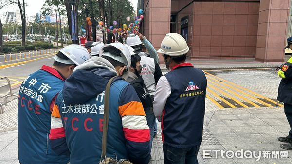 ▲▼             台中新光三越氣爆，台中地檢署鄭葆琳主任檢察官、都發局、土木技師公會、結構技師公會都到場。（圖／記者許權毅攝）