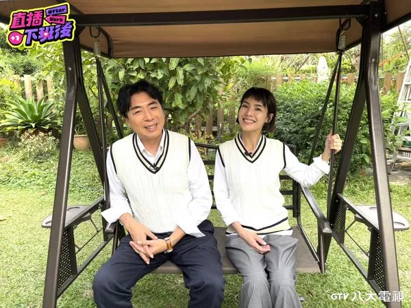 ▲八大電視《直播下班後》主持人梁赫群（圖左）、徐小可（圖右）搭檔主持。（圖／八大提供）