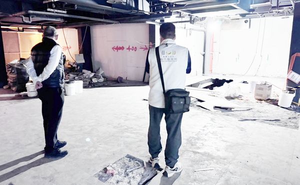 ▲桃市府消防、建管與經發局等單位今天下午針對百貨商場進行專案聯合稽查。（圖／桃市消防局提供）