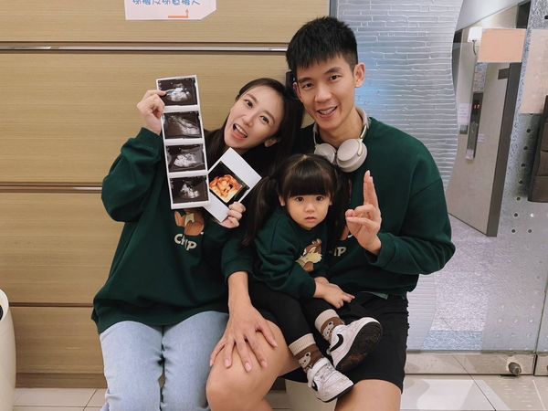 ▲蔡小潔一家開心宣布要有弟弟了。（圖／紅心字會提供）