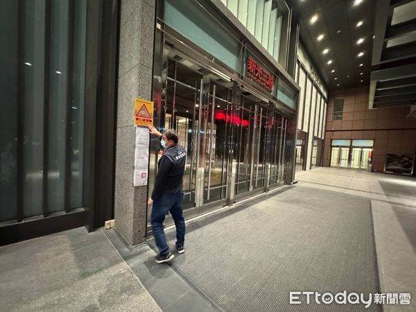 ▲新光三越氣爆奪4命，中市府今全面啟動39家大型百貨商場、量販店公安稽查。（圖／記者鄧木卿翻攝，下同）