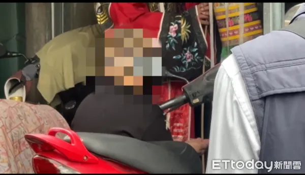 ▲▼ 遭碎屍魔殘忍「剪刀分屍」　張婦家屬帶法師現場招魂。（圖／記者陳宏瑞攝）