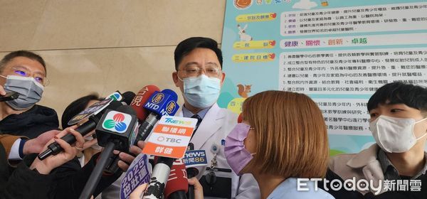 ▲▼新光三越氣爆，中國醫大說明2歲澳門籍女童傷況。（圖／記者游瓊華攝）