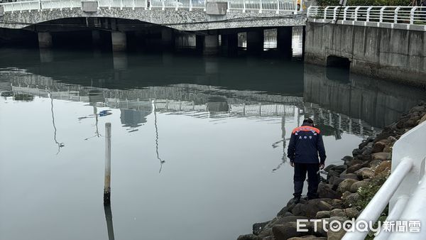 ▲▼ 打撈第9天！3婦屍塊恐飄散高雄港區　警擴大搜索範圍 。（圖／記者吳世龍攝）