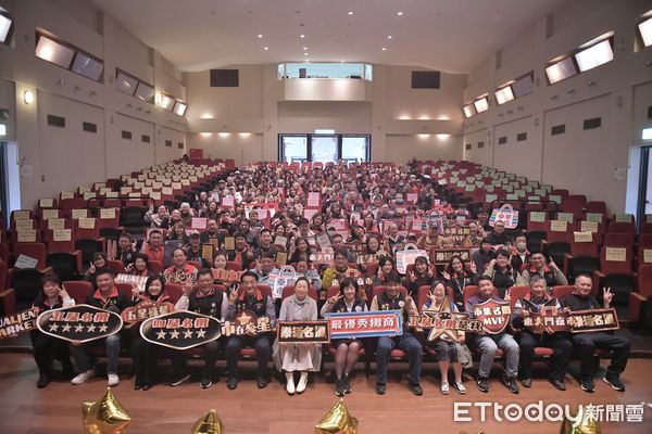 ▲▼花蓮縣政府舉行樂活名攤「市在必星 蛇我其誰」頒獎典禮。（圖／花蓮縣政府提供，下同）