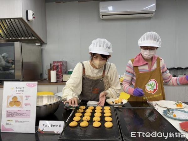 ▲台南市教育局特編製《台南市幼稚園餐點建議食譜》，收錄176道專為幼兒量身設計的點心食譜，14日在崇學國小正式辦理發布會。（圖／記者林東良翻攝，下同）