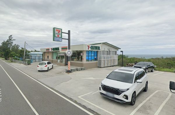 ▲▼全台灣最重要的一間7-11倒了。（圖／翻攝爆廢公社）