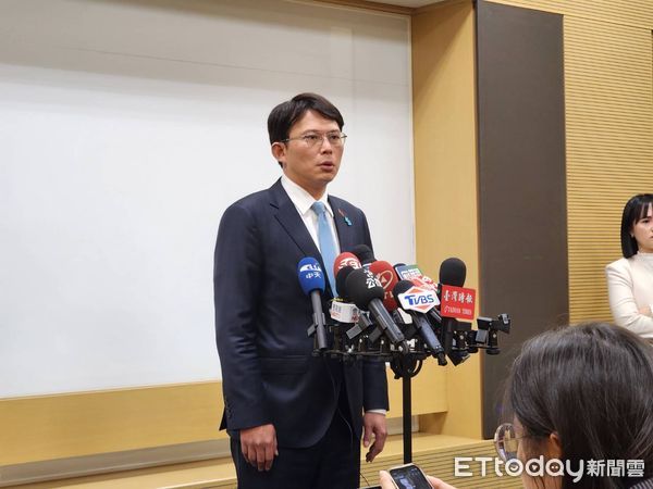 ▲▼民眾黨團總召、黨主席候選人黃國昌受訪。（圖／記者陳家祥攝）