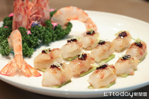 ▲朧粵「私房手路菜」須前3天預訂。（圖／記者黃士原攝）