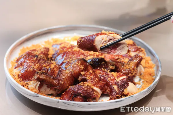 ▲朧粵「私房手路菜」須前3天預訂。（圖／記者黃士原攝）