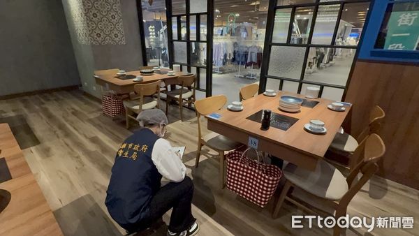 ▲高雄左營區新光三越某火鍋店，老鼠跳上桌嚇壞顧客，衛生局前往稽查。（圖／記者賴文萱翻攝，下同）