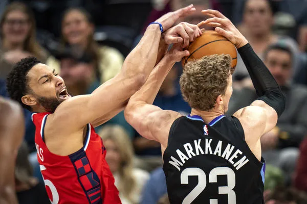 ▲▼西蒙斯迎來快艇首秀；快艇哈登。（圖／達志影像／美聯社）