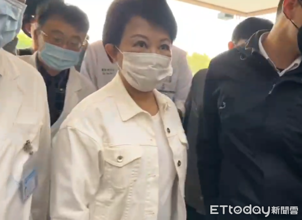 ▲▼             澳門一家7口2死5傷，親友團到醫院探視。（圖／民眾提供）