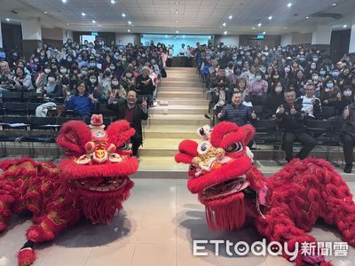 中華醫大金蛇迎春團拜迎新春 發送錢母開運紅包互道祝福