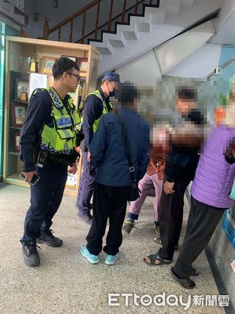 ▲潮州警分局竹田所警員黃俊堯、警員劉家豪成功阻止黃婦被騙            。（圖／記者陳崑福翻攝）