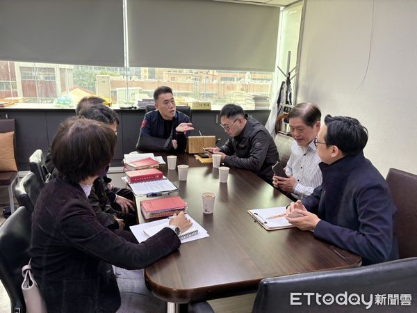 ▲▼ 國民黨立委林沛祥、葛如鈞、廖先翔等人召開協調會，邀請NCC代理主委翁柏宗說明「審查費」正當性      。（圖／林沛祥辦公室提供）