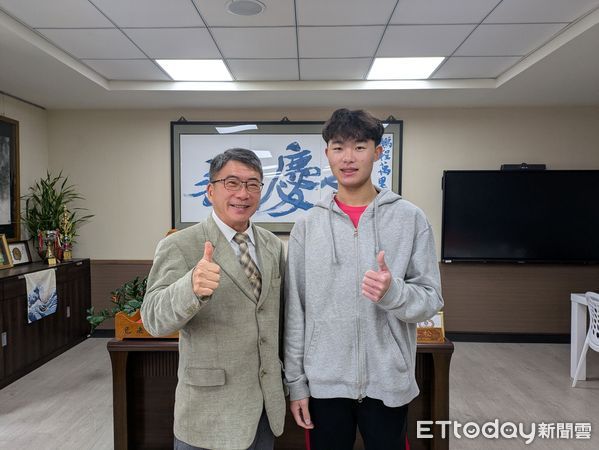 ▲▼  永慶高中王宥喆錄取加拿大西門菲莎大學 創校16年來首位直升海外大學學生  。（圖／永慶高中提供）