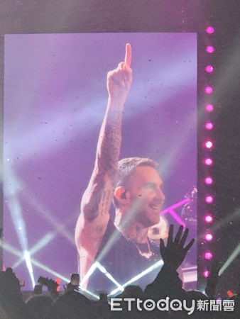 ▲Maroon 5 魔力紅高雄世運主場館開唱。（圖／記者蕭采薇攝）