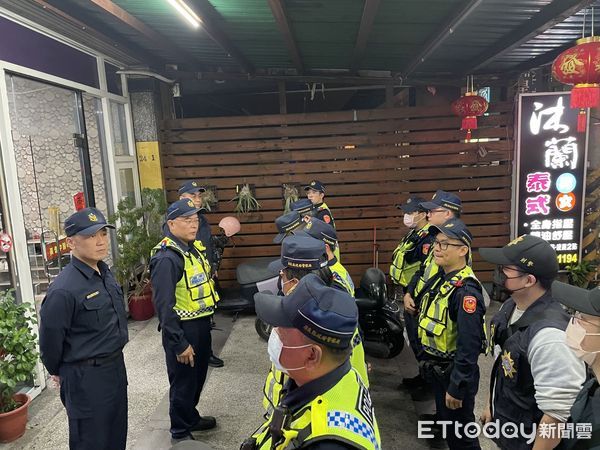 ▲潮州警分局長林俊雄14日帶隊執行擴大臨檢            。（圖／記者陳崑福翻攝）