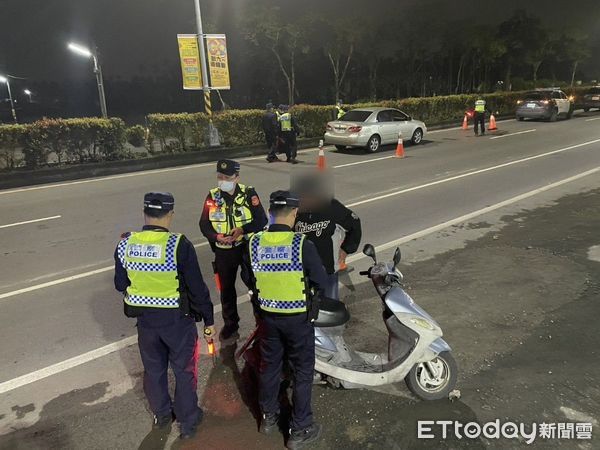 ▲潮州警分局長林俊雄14日帶隊執行擴大臨檢            。（圖／記者陳崑福翻攝）