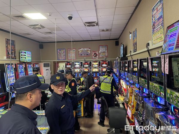 ▲潮州警分局長林俊雄14日帶隊執行擴大臨檢            。（圖／記者陳崑福翻攝）