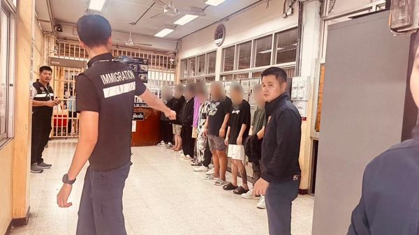 ▲▼泰國警方：涉拐賣王星的陸籍詐騙集團成員被遣返。（圖／翻攝央視新聞）
