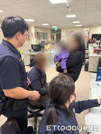 ▲▼苗栗一名印尼籍失聯男移工遭查獲，帶著2歲兒的妻子也是失聯女移工，她隨即來警局自首。（圖／記者楊永盛翻攝