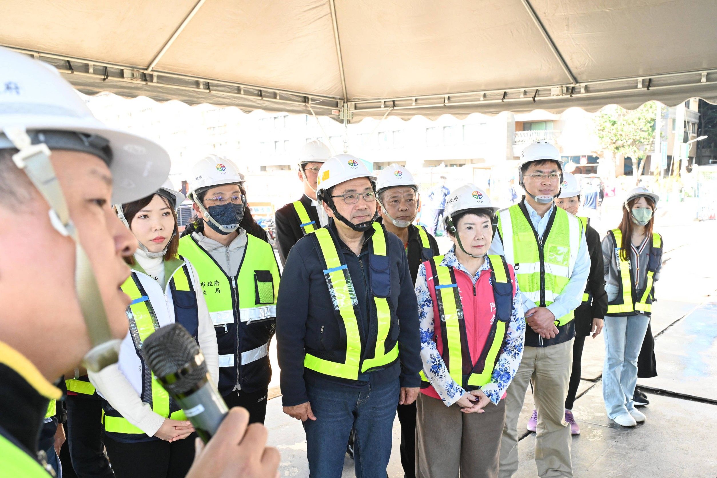 ▲侯友宜視察中和秀朗橋北側開發工程。（圖／新北市地政局提供）