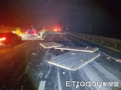 國1南7車事故!2大車追撞「聯結車衝出邊坡」 散落物再釀5小車撞擊