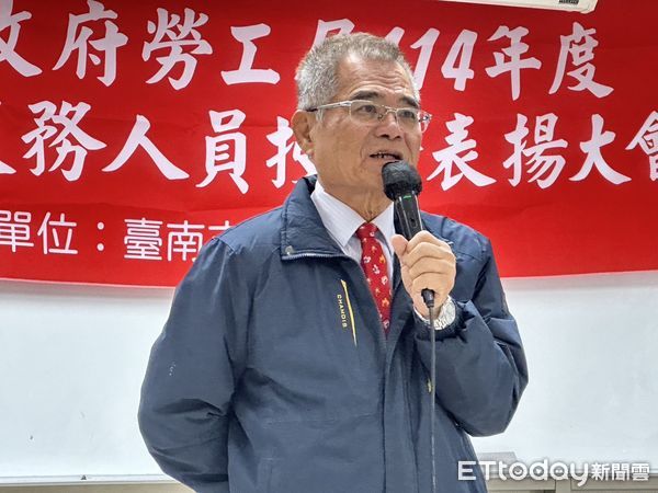 ▲台南市勞工局於15日舉行勞工志工授證暨表揚大會，由王鑫基局長除主持授證及表揚優秀志工。（圖／記者林東良翻攝，下同）