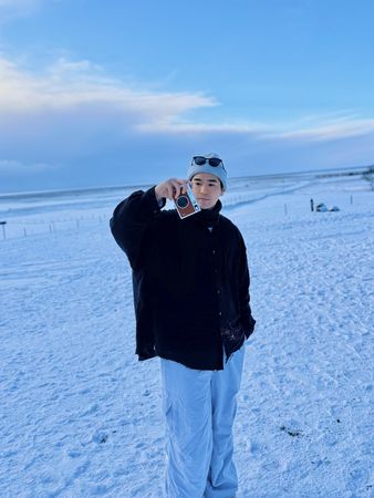 ▲涂善存與合作10年的經紀人許維琪（Vicky），在他生日當天一起完成作品。（圖／佳葳娛樂提供）