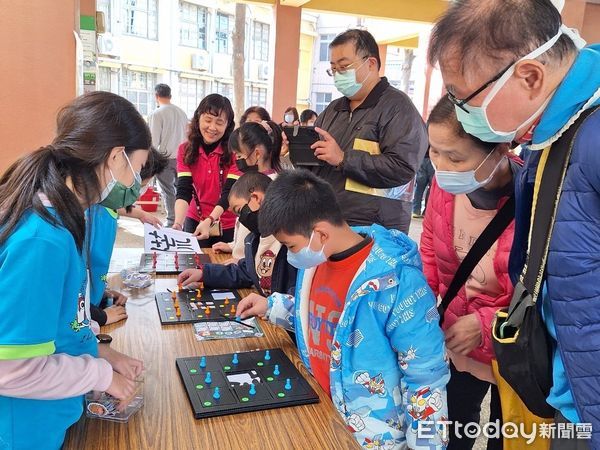 ▲台南市資優教育教學成果發表會，今年首場15日在鹽水國小展開序幕，透過教學成果展示暨遊戲闖關活動，讓家長及民眾了解資賦優異學生學習歷程及收穫。（圖／記者林東良翻攝，下同）