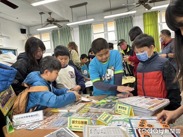 ▲台南市資優教育教學成果發表會，今年首場15日在鹽水國小展開序幕，透過教學成果展示暨遊戲闖關活動，讓家長及民眾了解資賦優異學生學習歷程及收穫。（圖／記者林東良翻攝，下同）