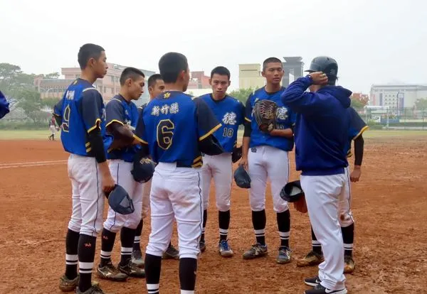 ▲▼ 12名高三生打出感動的一役，仰德二階開胡            。（圖／學聯提供）