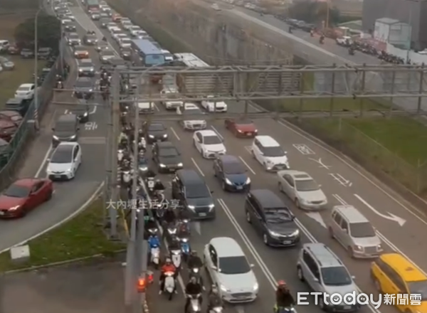 ▲燈會周邊車潮僅次於職棒冠軍賽。（圖／民眾提供）