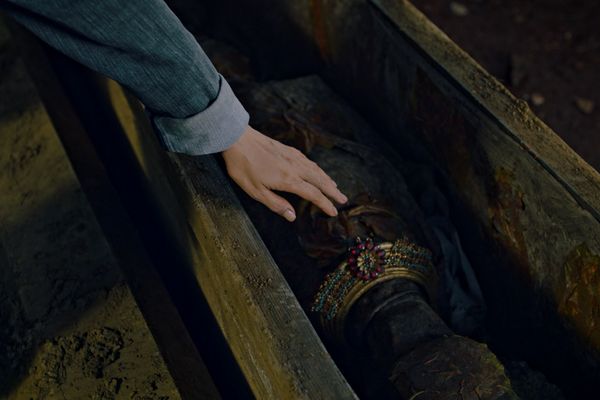 ▲越南恐怖片《開棺》取材自越南禁忌傳說「屍體附魔」。（圖／車庫娛樂提供）