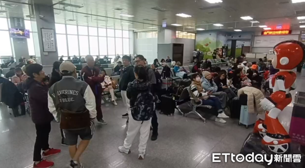 ▲▼金門受濃霧影響，16日上午取消6架航班。             。（圖／記者林名揚翻攝）